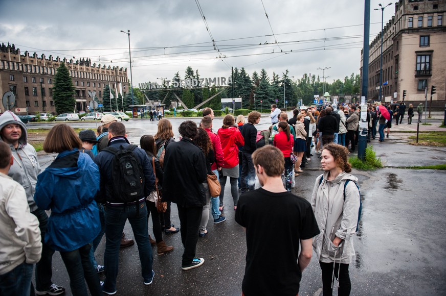 Fani czekający na koncert Portishead (fot. Monika Stolarska / Onet)