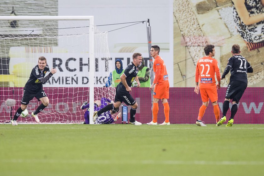 Ekstraklasa TV: Bruk-Bet Termalica Nieciecza - Korona Kielce 1:3. Skrót wideo gole