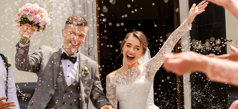 Stare zwyczaje w nowych realiach, a podejście budżetowe bez zmian... TAK wyglądają organizowane dziś śluby i wesela