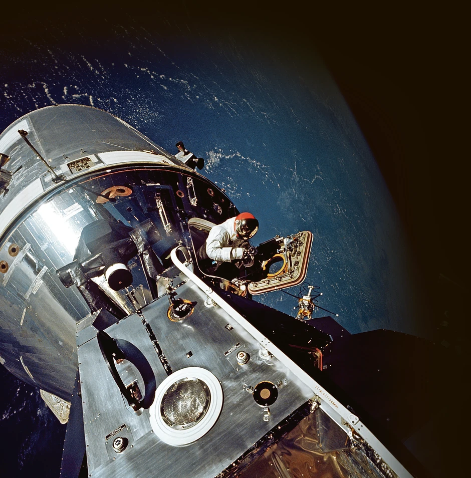 Prvi ljudi na Mesecu