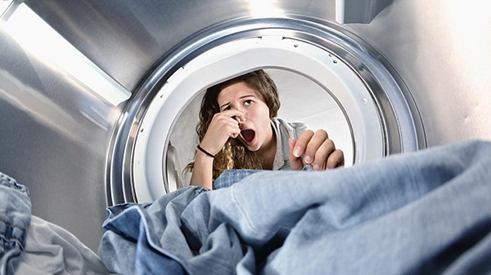 Ha a ruháknak mosás után az öblítés ellenére is furcsa szaga van,  valószínűleg te is elköveted EZT a hibát! - Blikk Rúzs