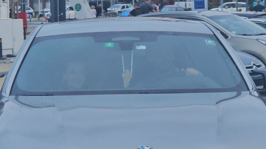 Tea sa mužem na aerodromu