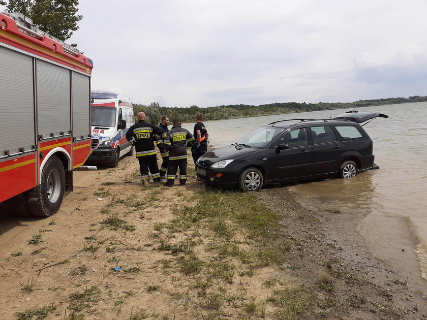 Auto potrąciło opalającą się kobietę. Nie miało kierowcy