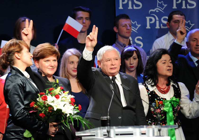 Jarosław Kaczyńscy w siedzibie partii po konferencji prasowej w Warszawie