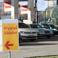 Niemiec za minimalną pensję kupi w Polsce 455 l benzyny więcej niż u siebie