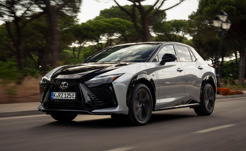 Nowy Lexus RZ 550e F SPORT