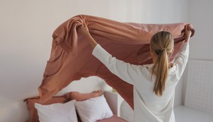  Nameštanje kreveta ujutru ima svoje prednosti i mane