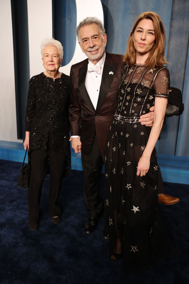 Oscary 2022. Eleanor Coppola, Francis Ford Coppola i Sofia Coppola na imprezie "Vanity Fair"
