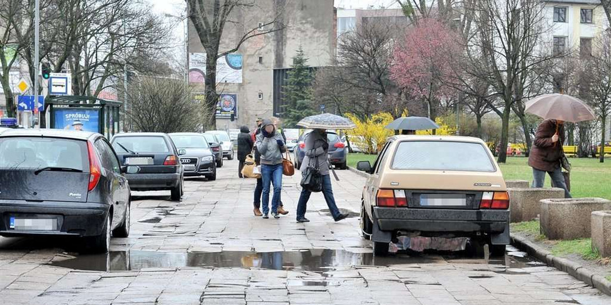 Kierowco! Chodnik jest dla pieszych!