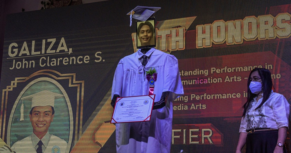 Sixth graders in the Philippines held a cyber graduations using remote ...