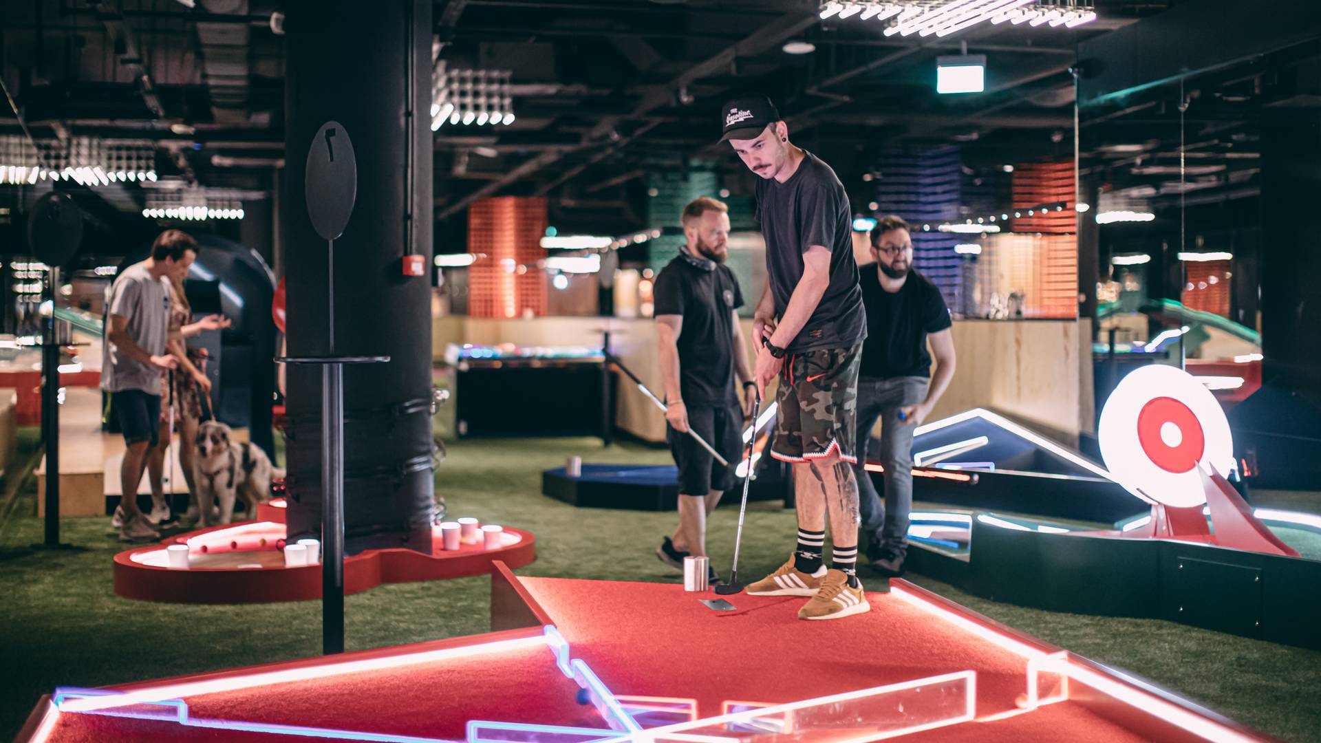 Beer pong, karaoke i minigolf w Zagrywkach Noizz