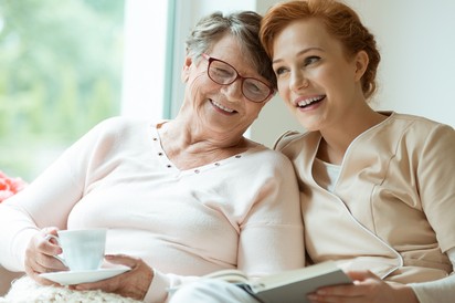 Baktérium okozhatja az Alzheimer-kórt: visszafordítható lehet a betegség
