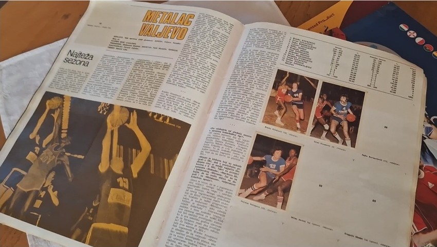 Posebno mesto u kolekciji zauzima album "Košarka" iz 1975, kada je valjevski "Metalac" igrao u Prvoj ligi