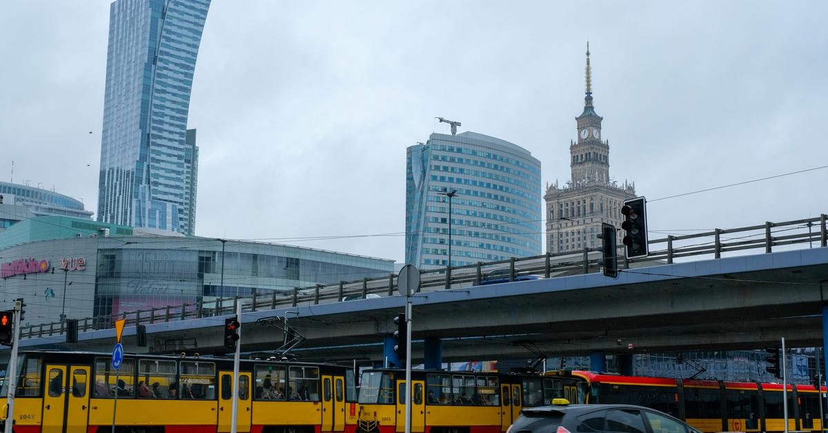  Fakt wyliczył gdzie i ile można zarobić najwyższą średnią. Warszawa dopiero na 3 miejscu