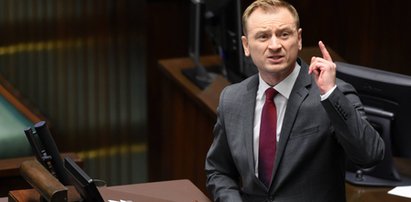 Tak rządził PiS. Na ostatnią chwilę chcieli wydać miliard. Nitras przedstawił szczegóły