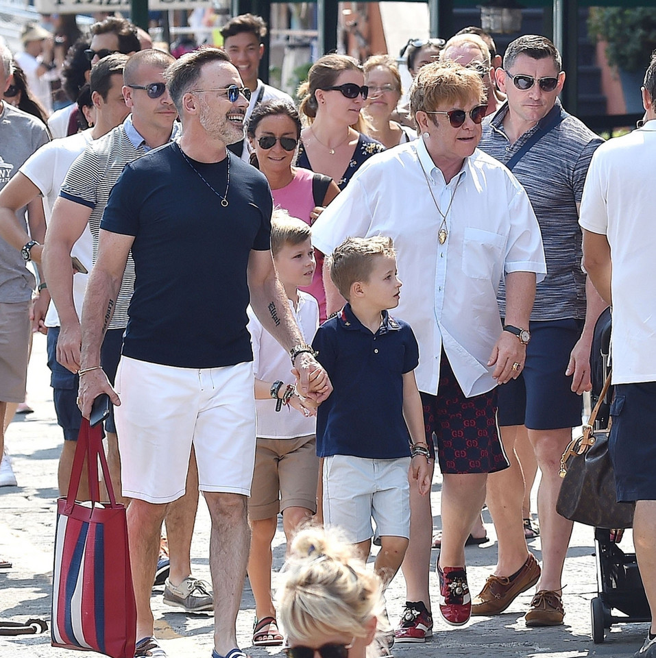 Elton John z mężem i dziećmi na wakacjach we Włoszech