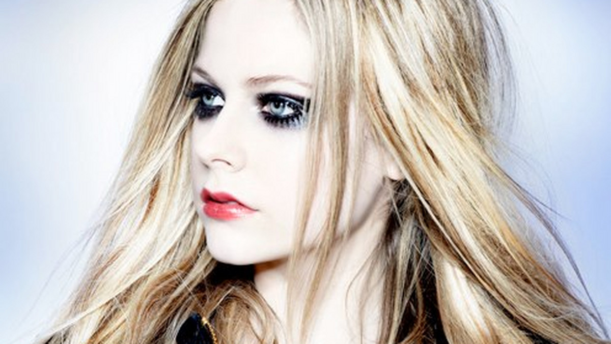 Avril Lavigne powraca z oficjalnym teledyskiem do najnowszego singla "Here's To Never Growing Up". Utwór ten zapowiada nową, piątą płytę studyjną artystki.