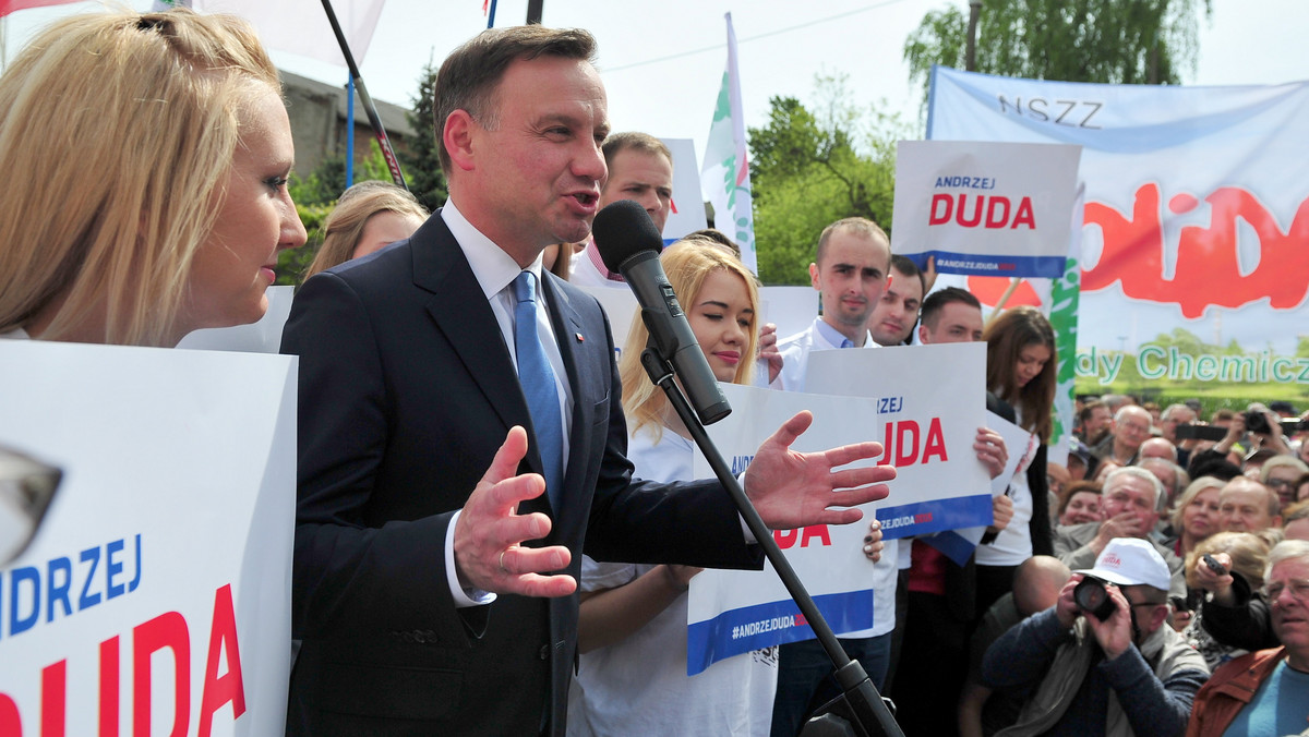 Symbolem nowej Polski jest Andrzej Duda. Tylko on może zagwarantować wyrwanie Polski ze stagnacji, w jakiej jesteśmy od wielu, wielu lat – przekonywał na krakowskim Rynku szef klubu parlamentarnego Zjednoczonej Prawicy Jarosław Gowin.