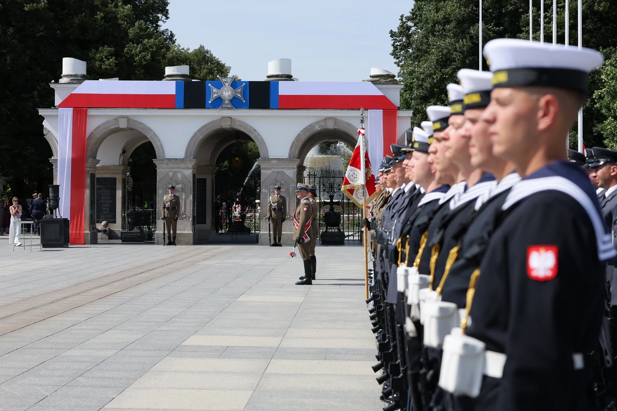  Święto Wojska Polskiego. Uroczysta odprawa wart przed Grobem Nieznanego Żołnierza