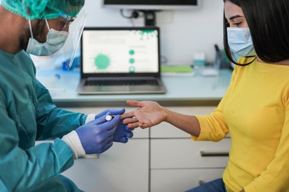 Milyen tünettel menjek be haladéktalanul a covid osztályra? Vakcinainfó - Az orvos válaszol