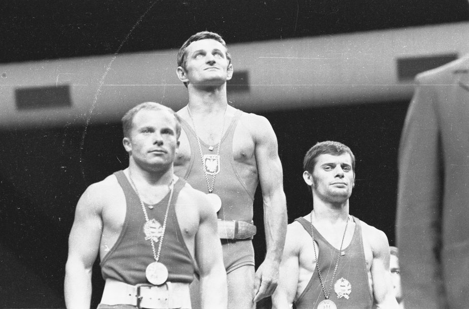 Polska na igrzyskach w Monachium w 1972 r. zdobyła 7 złotych medali, a łącznie Biało-Czerwoni przywieźli do kraju 21 krążków. Smalcerz stał się wtedy prawdziwą gwiazdą.