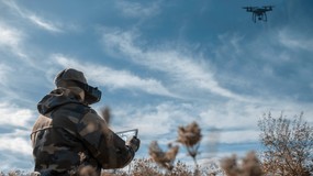 Drony strącane z przyczepy samochodu. NATO testuje nowy bat na rosyjskie drony