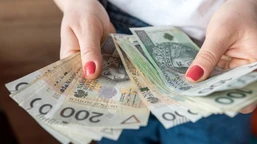 1000 zł ekstra do tego zasiłku w 2025 roku. jakie warunki trzeba spełnić? jak i do kiedy złożyć wniosek?