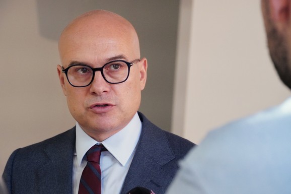 "SMETA IM JER TOBOŽE NAGOVARA NEŠTO MAKRONA" Vučević: Zabrinjavajuća opsesija u regionu Srbijom i Vučićem