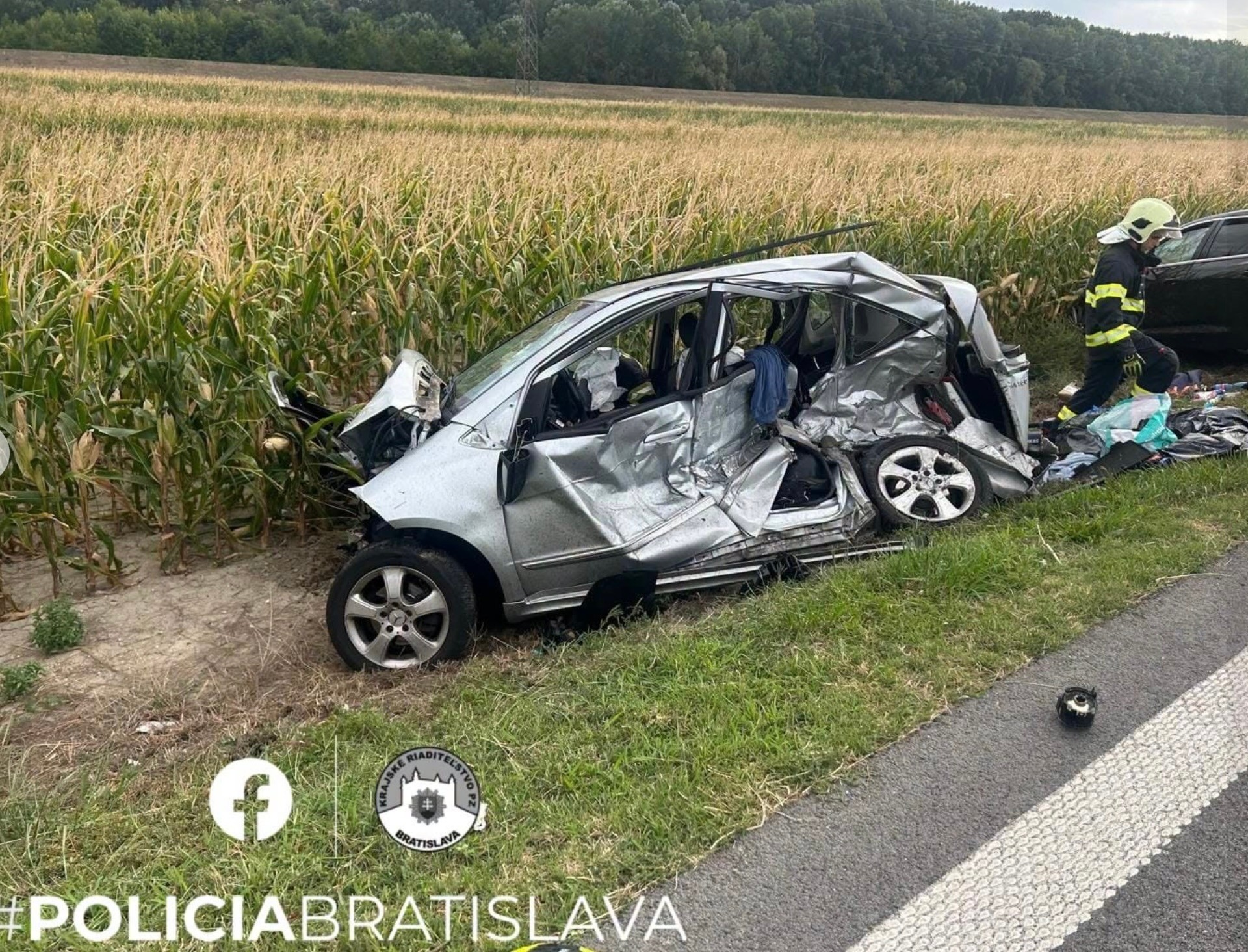 Smrteľná nehoda v smere do Rusoviec si vyžiadala ľudský život, polícia odkláňa dopravu