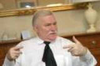 Wałęsa o okupujących biuro Tuska: tak nie wolno, użyłbym siły