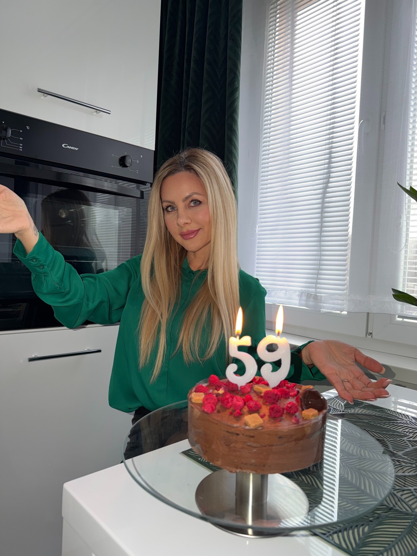 Monika Křivová oslávila 59. narodeniny Mikuláša Černáka. 