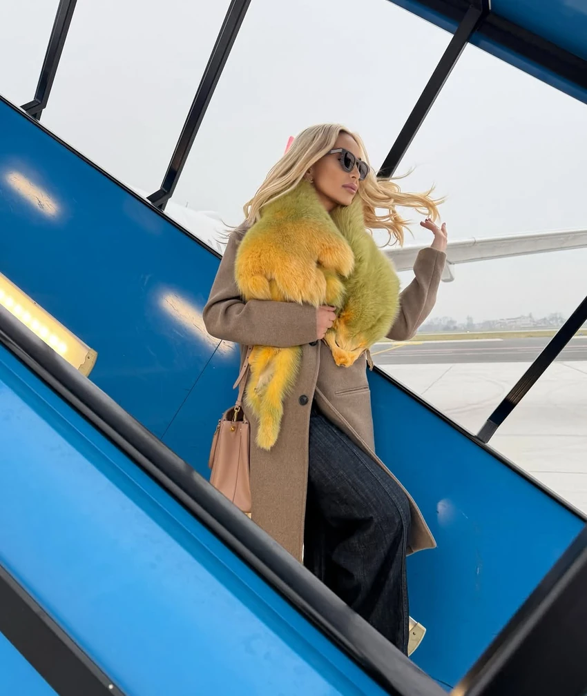 Maja Berović sa lisicom oko vrata