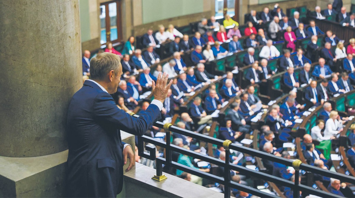 Podczas głosowania nad ustawą o powołaniu komisji badającej wpływy rosyjskie na sejmowej galerii pojawił się Donald Tusk.