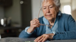 świadczenie honorowe zus 2026: wysokość, waloryzacja i zasady przyznaw