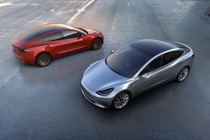 Tesla 3. Auto pod wysokim napięciem