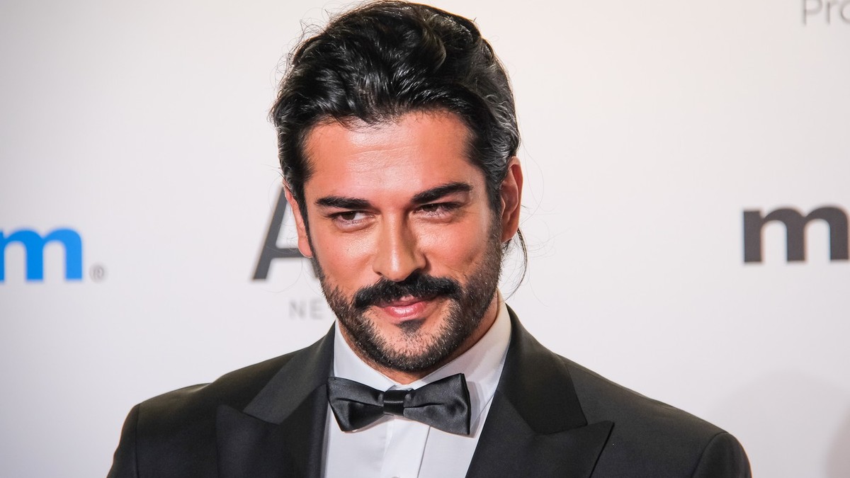 Burak Ozdživit 