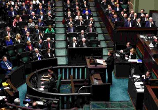 Rząd Beaty Szydło uzyskał wotum zaufania