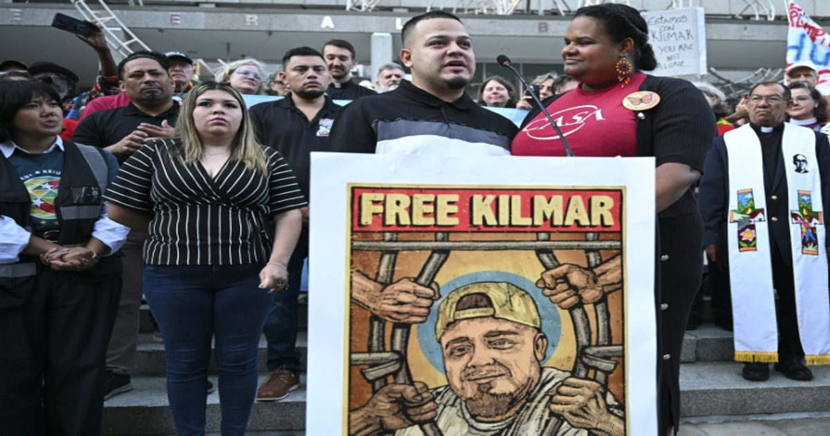 Un juge bloque l'expulsion du Salvadorien vers l'Ouganda