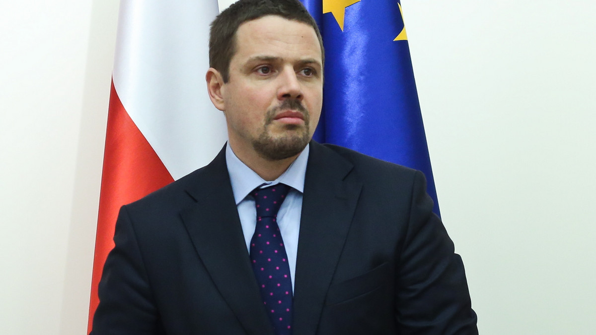 Minister administracji i cyfryzacji Rafał Trzaskowski poinformował, że w związku z przeglądem wojewodów czworo z nich podało się do dymisji - z województw zachodniopomorskiego, dolnośląskiego, śląskiego i lubelskiego. Zapowiedział także, że chce zmienić postrzeganie roli administracji publicznej w internecie.