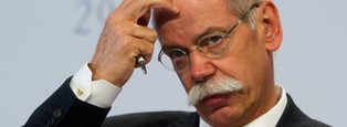 Łamiąca się koniunktura wpędza Daimlera w kłopoty. Czy Dieter Zetsche kolejny raz wyciągnie go na prostą?