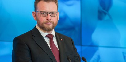 Jest aż tak źle? Minister zawierzył służbę zdrowia Matce Boskiej.