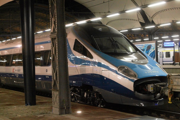 Dopiero w trakcie testów pociąg Pendolino będzie jechał samodzielnie. Jeśli wszystko pójdzie pomyślnie, otrzyma on certyfikat Urzędu Transportu Kolejowego.