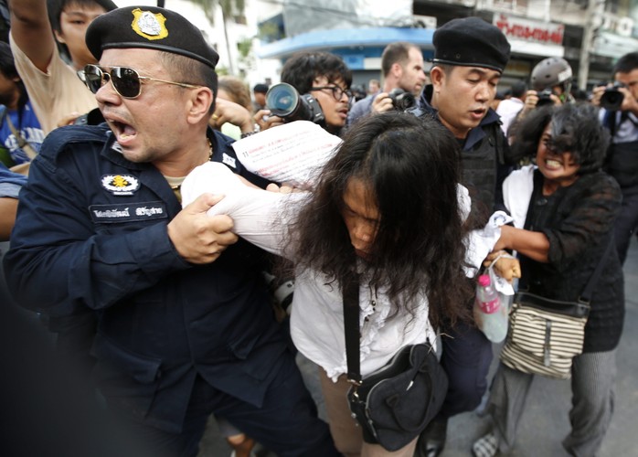 Przewrót wojskowy w Tajlnadii. Fot. EPA/RUNGROJ YONGRIT