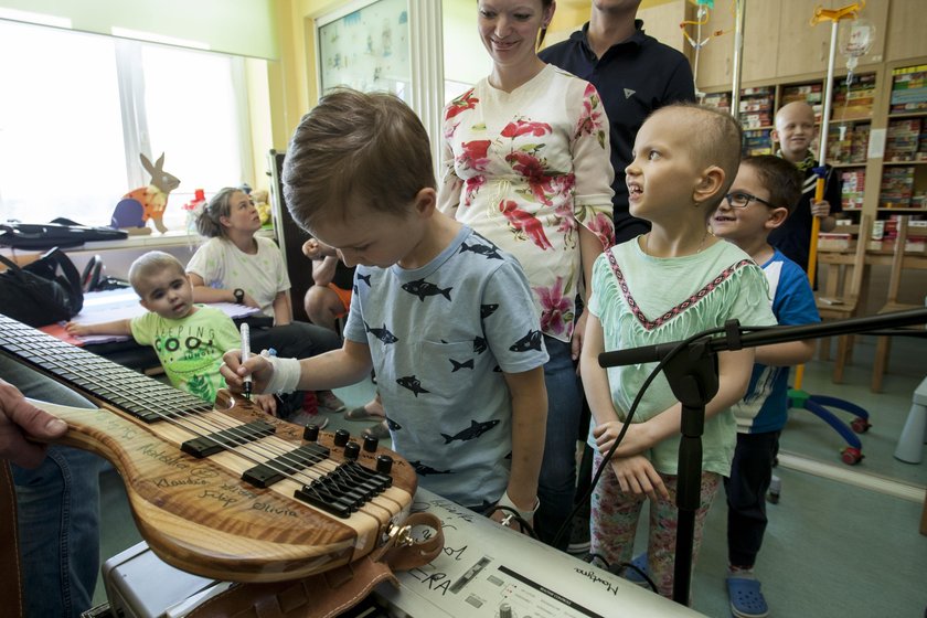 Katowice. Lekcja rocka na oddziale onkologii GCZD w Katowicach