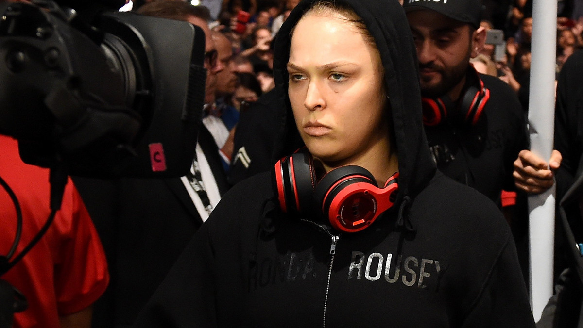 Ronda Rousey, amerykańska zawodniczka mieszanych sztuk walki, w rozmowie z "The Daily Beats" wyznała, że nie zamierza walczyć z mężczyznami. Kobieta trenuje z wieloma panami, jednak nie chciałby z nimi stanąć twarzą twarz w klatce. Kobieta uważa, że to niestosowne.