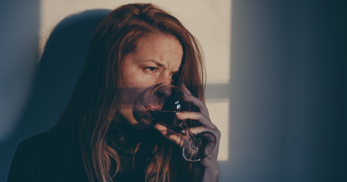 Alkohol i telefon przed snem? To przepis na katastrofę dla organizmu