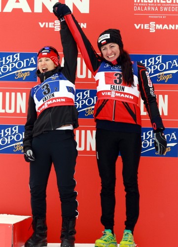 Tak Justyna Kowalczyk i Sylwia Jaśkowiec cieszyły się z medalu w Falun