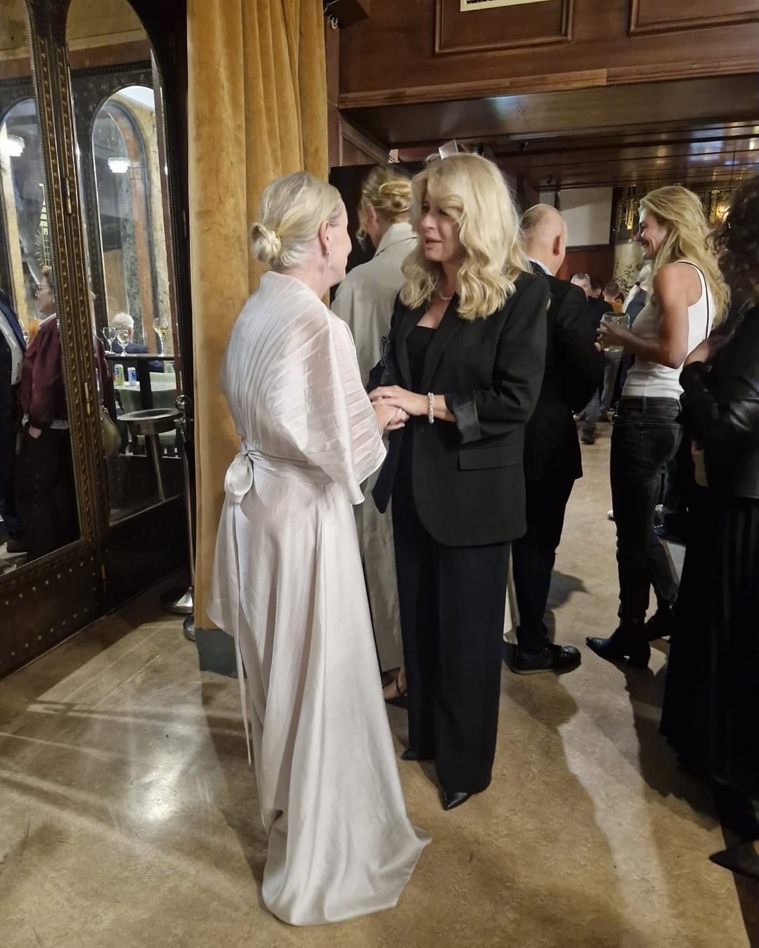 Zuzana Čaputová zavítala na premiéru dokumentu o českej speváčke Báry Basikovej. 