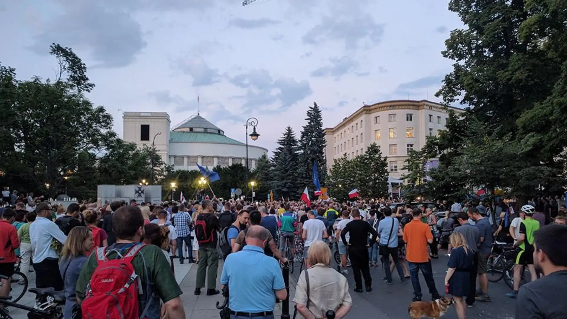 Drugi dzień walki o wolne sądy. W niektórych miastach jeszcze więcej protestujących [ZDJĘCIA]