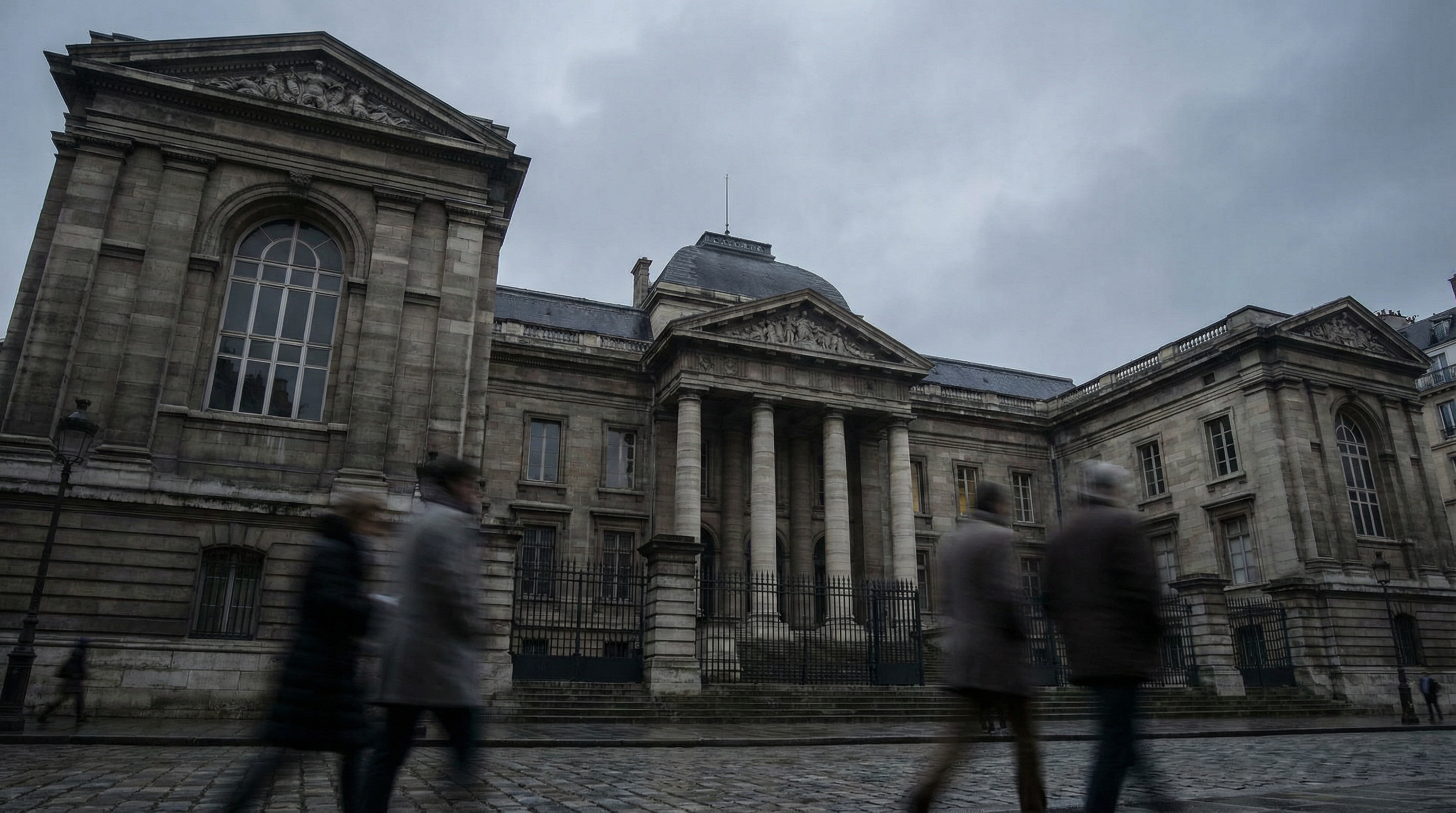 248 femmes forcées d'uriner par un haut fonctionnaire : appel urgent aux victimes